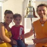 Богомил Спиров със семейството си.