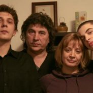Виктор Танев със семейството си
