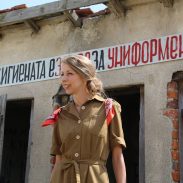 Десислава Чутуркова във филма "На педя от земята"
