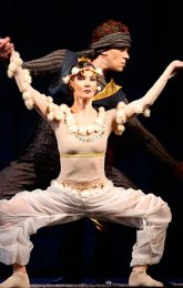 Лешникотрошачката - балет Арабеск