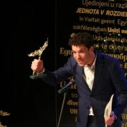 Явор Бахаров с награда ИКАР